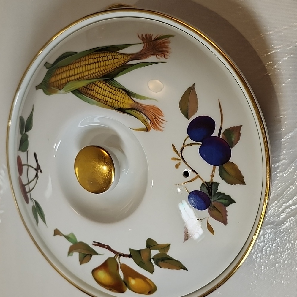 Royal worcester evesham gold trim round Casserole dish